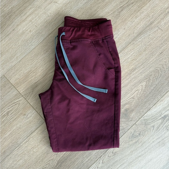 Figs Burgundy Petite Jogger Scrub Pants - Picture 4 of 4